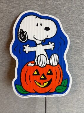 Vintage 1999 Snoopy Halloween Pumpkin Lawn Stake Plastic Yard Art Decoration